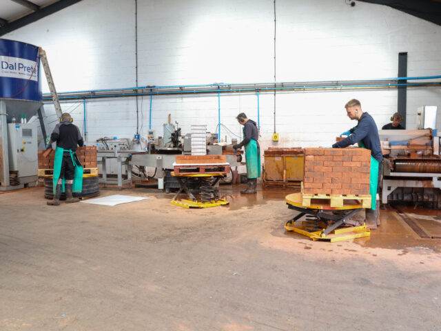 What Is a Pallet Leveller and How Does It Work?